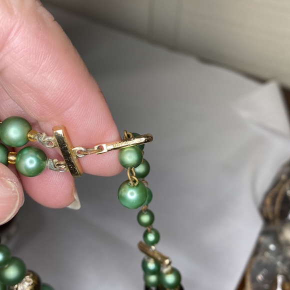 Vintage double strand green and gold splash bead necklace - Picture 4 of 7